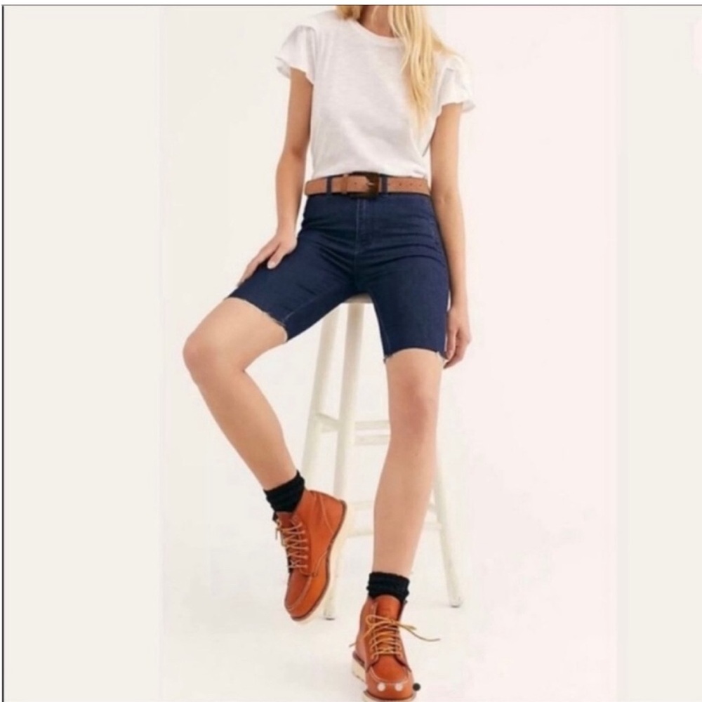 Pre-loved Free People So Chic Avery denim shorts size 27